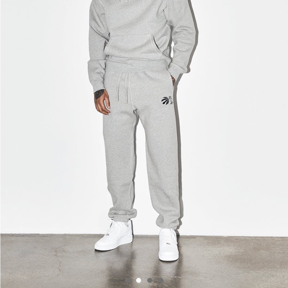 LARGE 2023 OVO/RAPTORS ATHLETIC CENTRE SWEATPANT